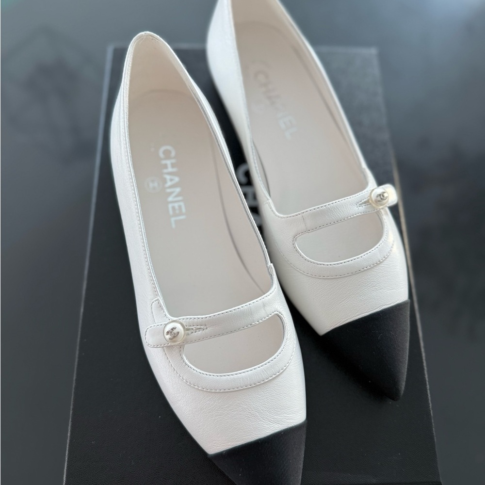 Chanel Shiny Lambskin Grosgrain Pearl Ballet Flats 38.5 White Black